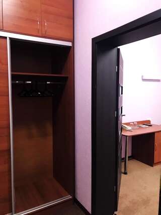 Отель Белтаможсервис-Минск Минск Двухместный номер с 1 кроватью и собственной ванной комнатой-6