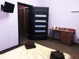 Отель Белтаможсервис-Минск Минск Двухместный номер с 1 кроватью и собственной ванной комнатой-7