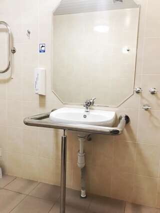 Отель Белтаможсервис-Минск Минск Одноместный номер - Подходит для гостей с ограниченными физическими возможностями-7